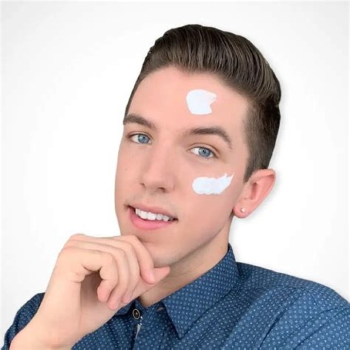 Hyram Net Worth and Earnings